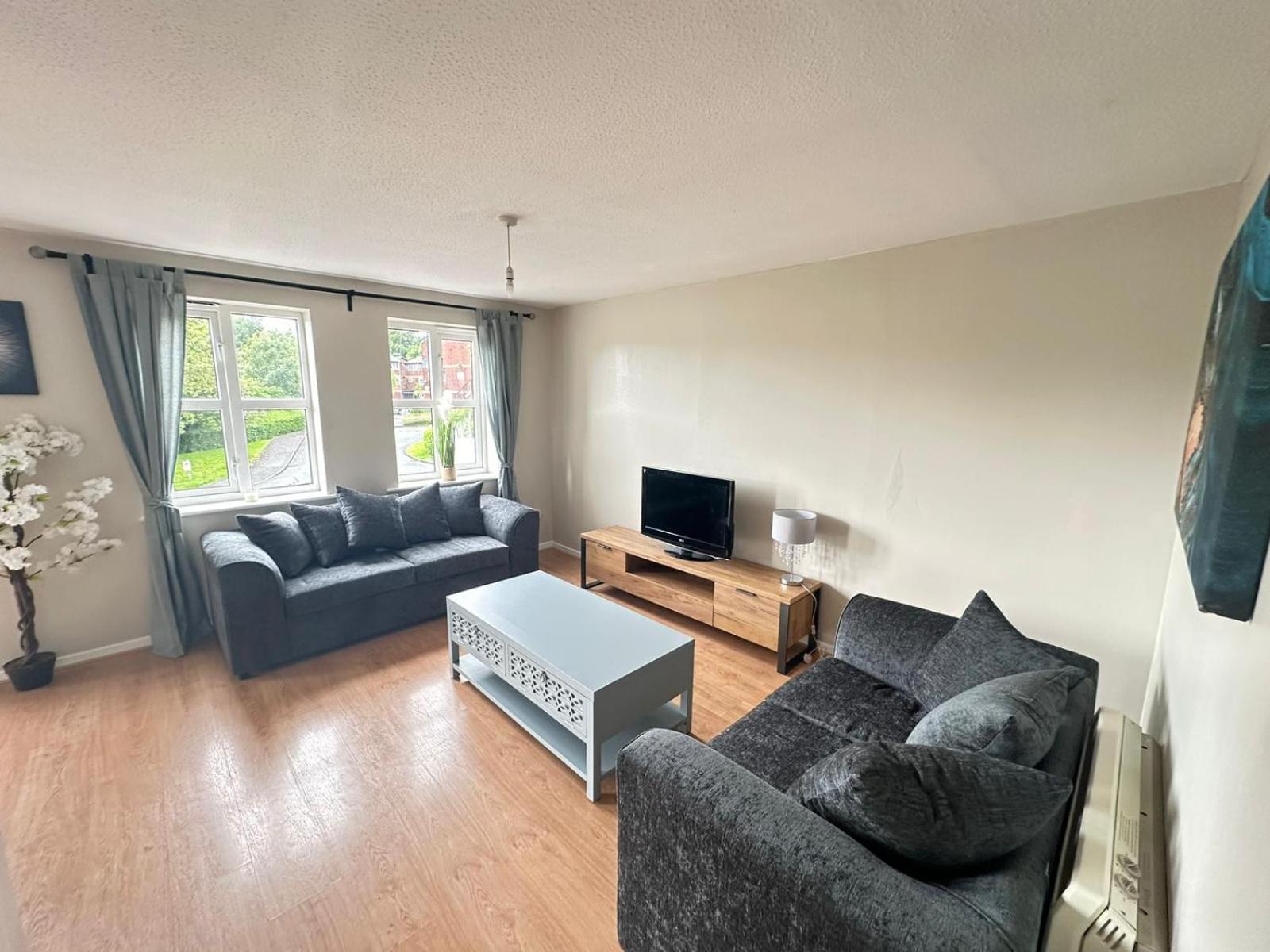 Lovely 2 Dbl Bed Apartment Near Heaton Park And North Manchester Hospital With Parking Exteriér fotografie