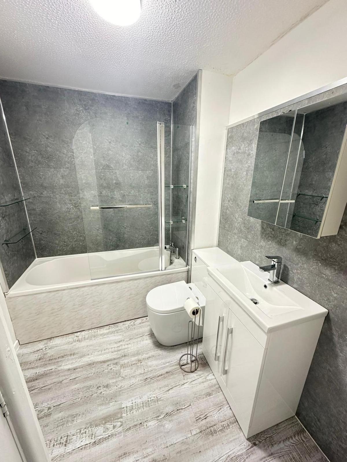 Lovely 2 Dbl Bed Apartment Near Heaton Park And North Manchester Hospital With Parking Exteriér fotografie